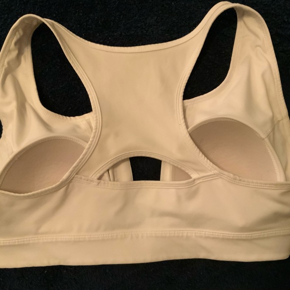 Assortment zip front zip & pull on sport bras. - Picture 3 of 7
